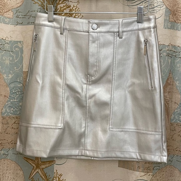 Marc New York Dresses & Skirts - NWT Marc New York Silver Metallic Mini Skirt Zip Pockets Sport 4, 8 Fashion